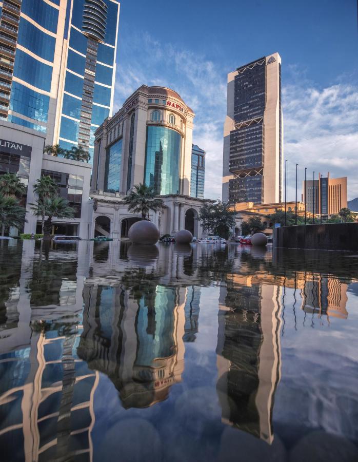 Safi Royal Luxury Valle San Pedro Garza Garcia Екстер'єр фото The Petronas Twin Towers, Kuala Lumpur