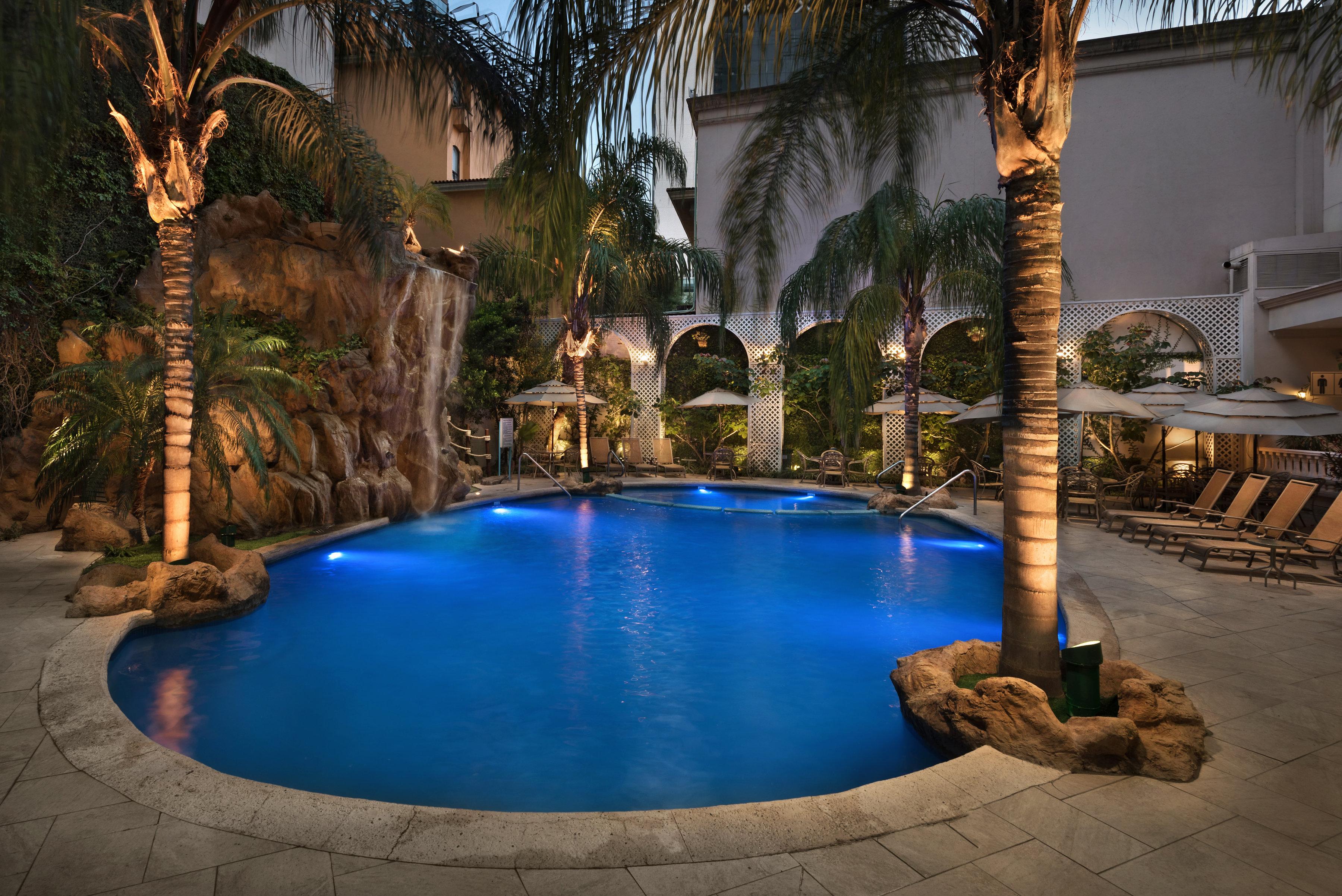 Safi Royal Luxury Valle San Pedro Garza Garcia Екстер'єр фото The pool at the hotel