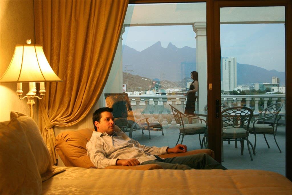 Safi Royal Luxury Valle San Pedro Garza Garcia Номер фото A guest at the Four Seasons Hotel in Santiago, Chile