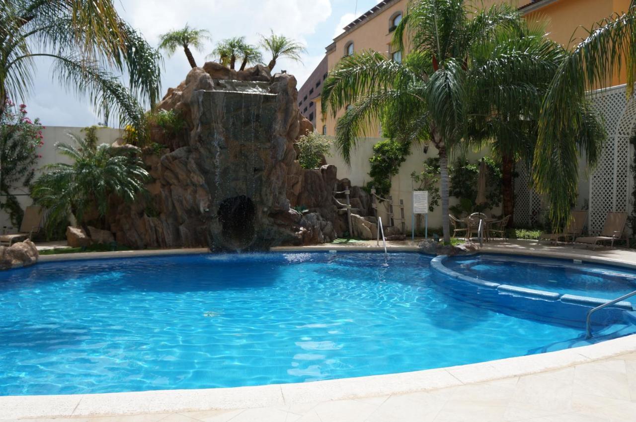 Safi Royal Luxury Valle San Pedro Garza Garcia Екстер'єр фото Swimming pool at the hotel
