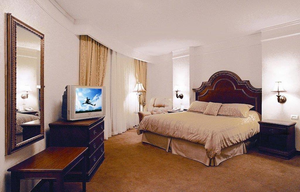 Safi Royal Luxury Valle San Pedro Garza Garcia Номер фото A bedroom at the Waldorf Astoria New York
