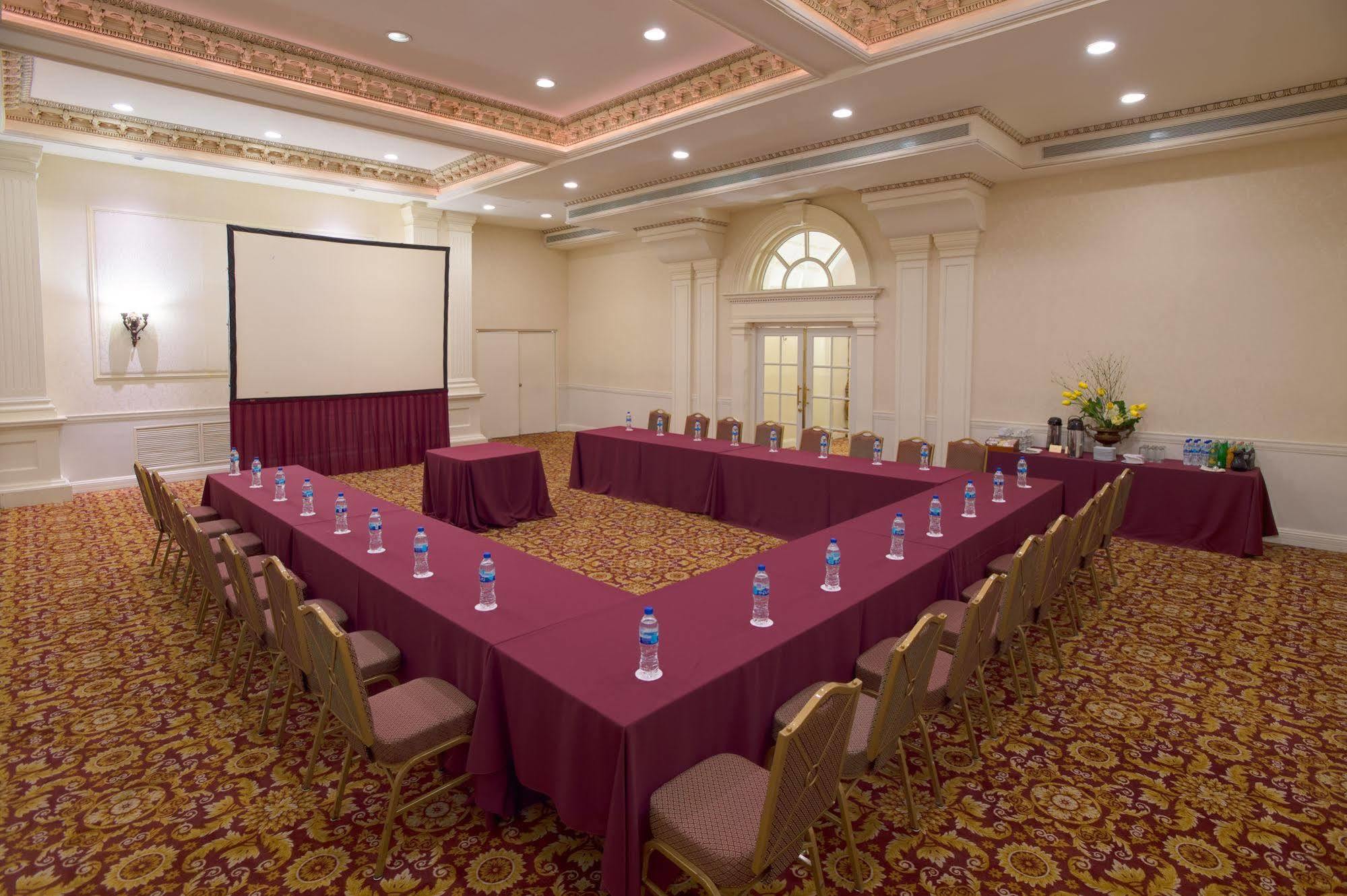 Safi Royal Luxury Valle San Pedro Garza Garcia Екстер'єр фото U-shaped table layout